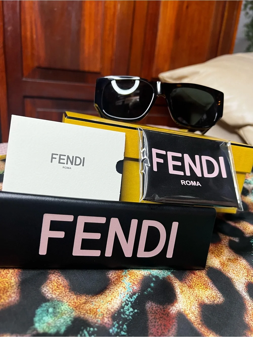 New Fendi Diagonal FE40156I 52N Sunglasses Havana Green Lens 54-17-150 Full Set